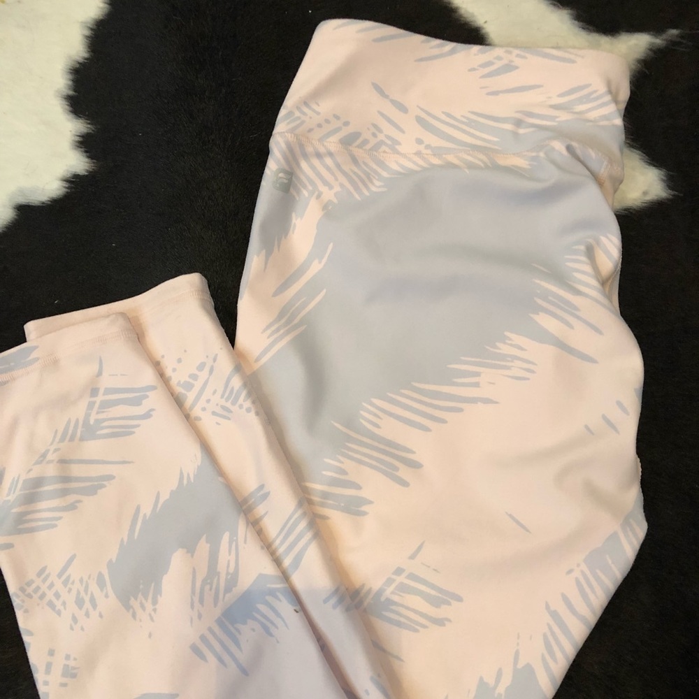 Fabletics Capri Pants size Large